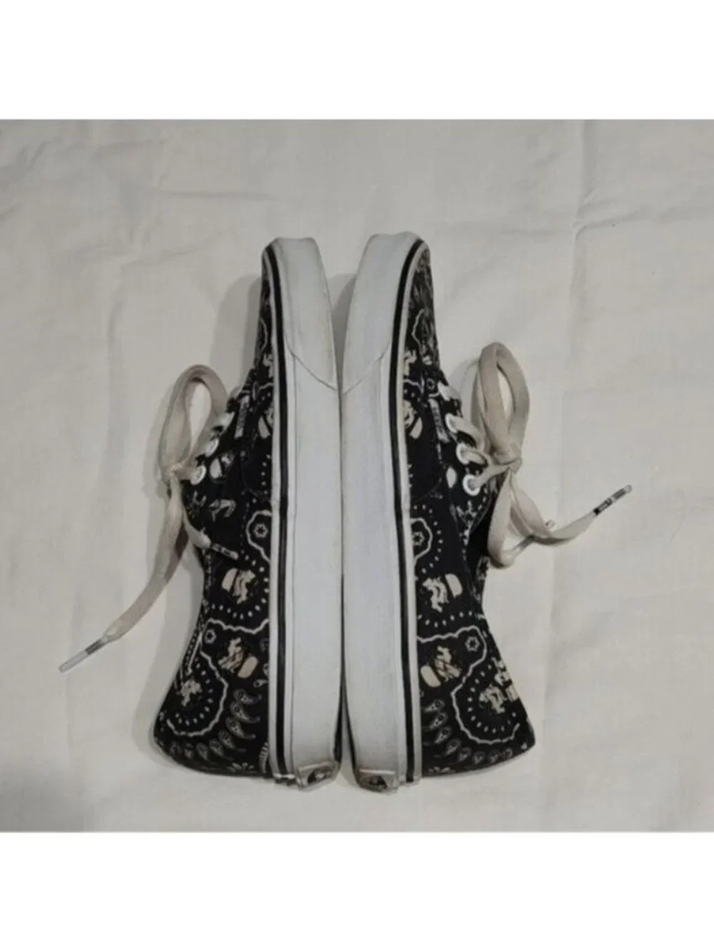 Vans x Star Wars Stormtrooper Bandana Print Low Top Sneakers M 6, W 7.5